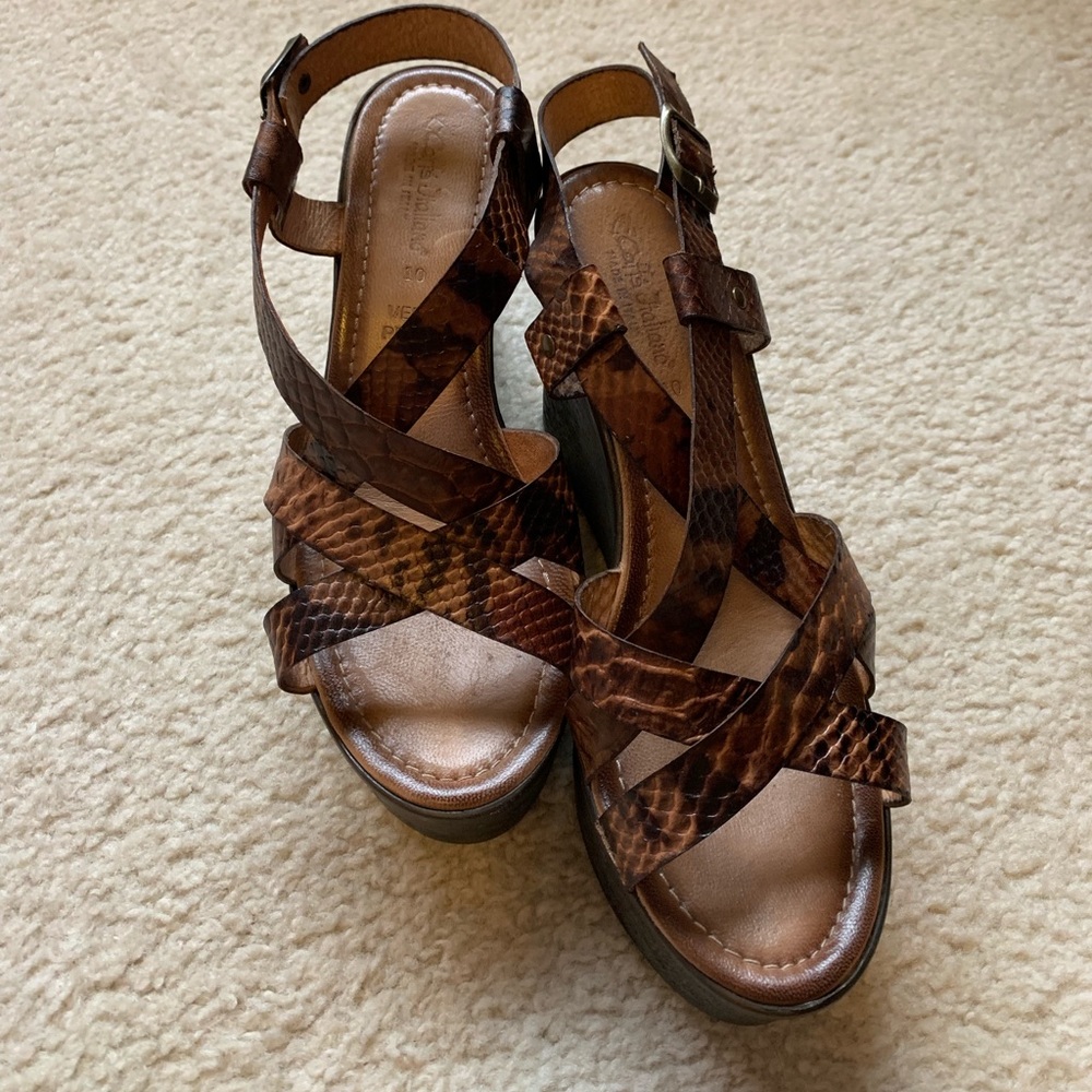 Super cute and comfortable sandals!!!